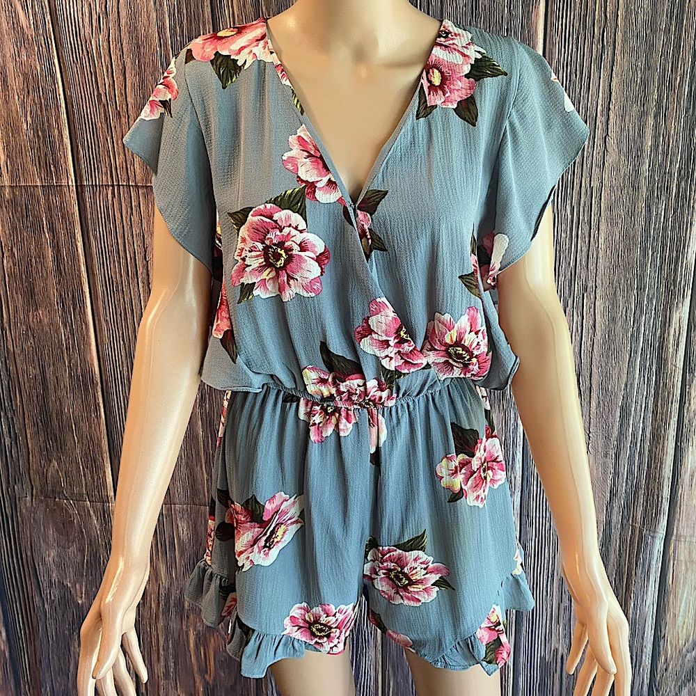 Umgee size small pastel blue boho romper with white & pink floral pattern